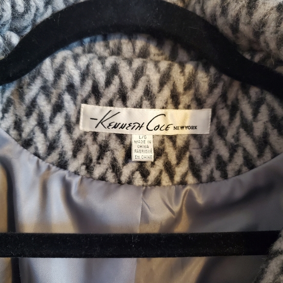 Women's Coat - Picture 2 of 2